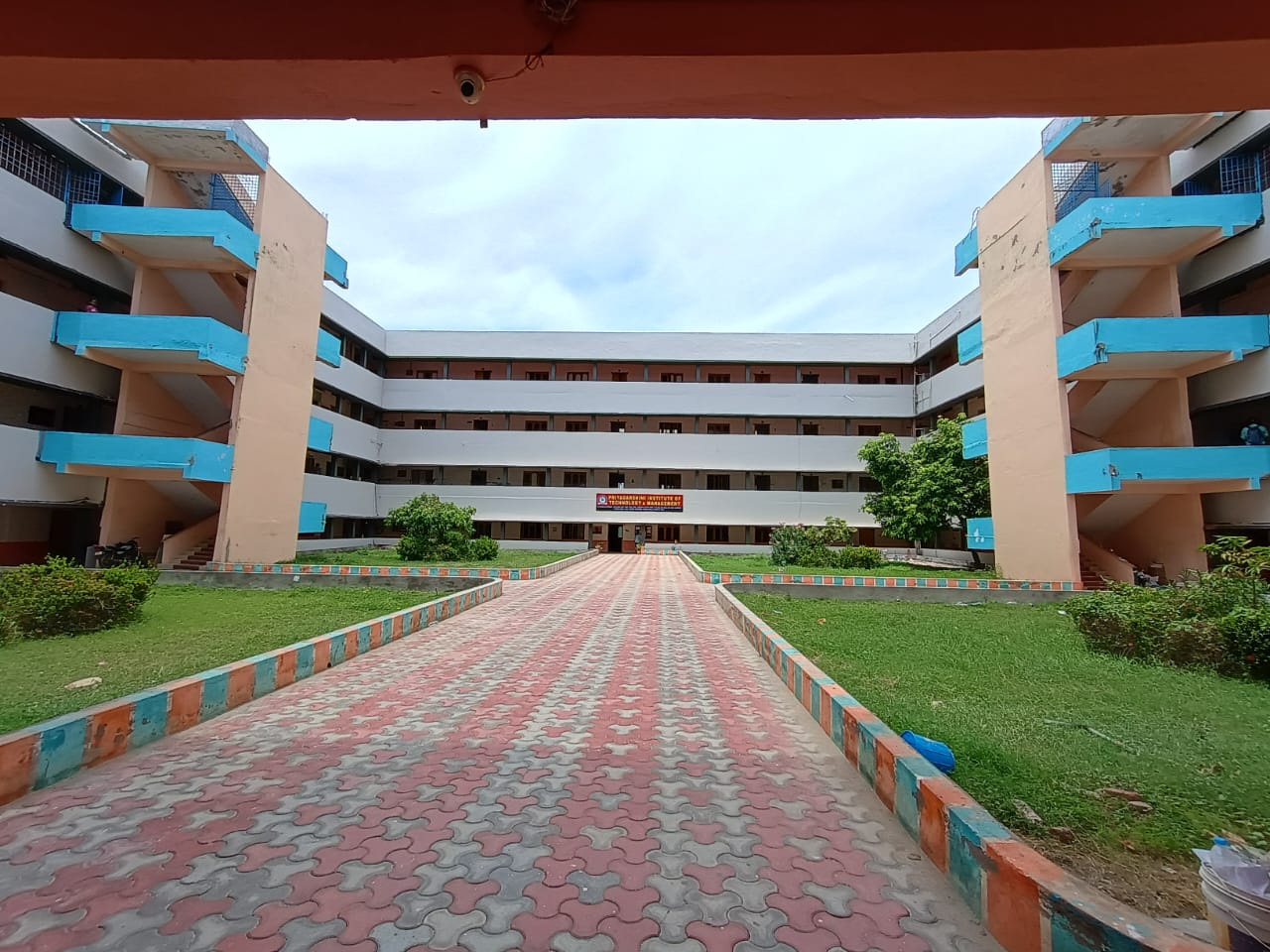 Main academic building of Priyadarshini Institute of Technology and Management